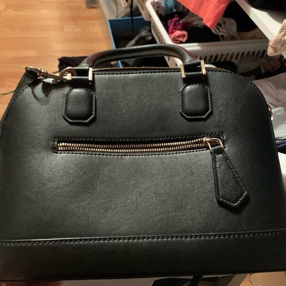 Guess - Picture 6 of 9